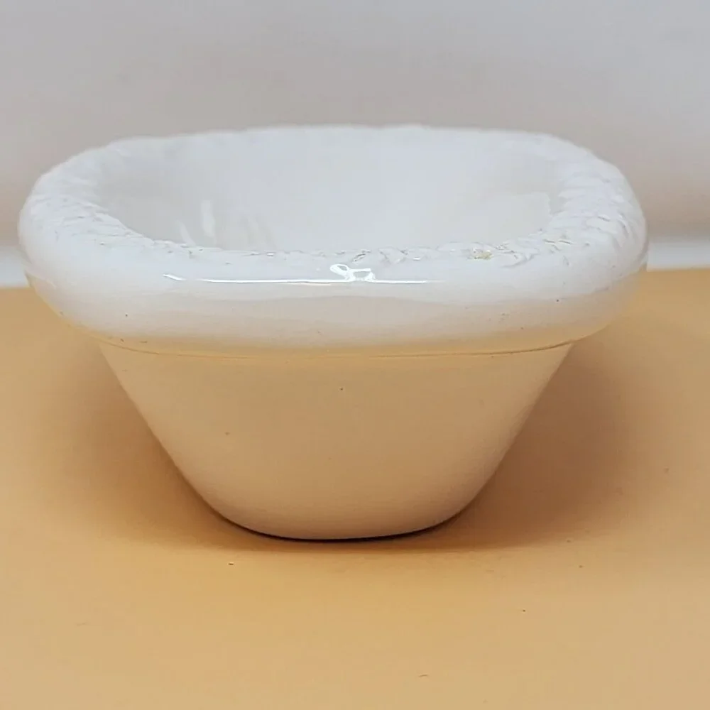 Set Of 2 White Ceramic Floral Soap‎ Dishes With Embossed Design Bathroom Decor
